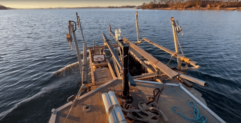 Boat lift move on Lake Lanier